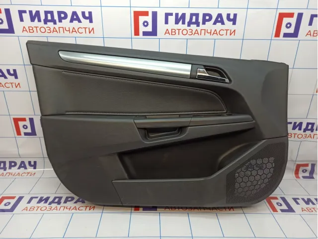 Обшивка двери передней левой Opel Astra (H) 7231776. Царапина.
