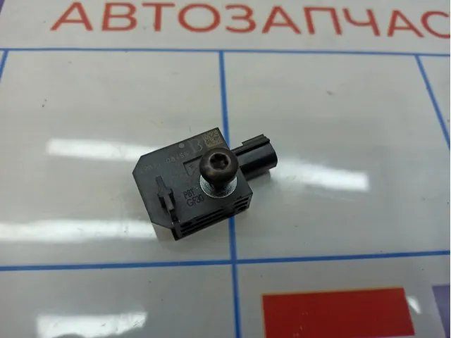 Датчик AIR BAG Opel Astra GTC (J) 13502577