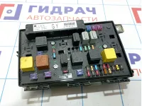 Блок предохранителей моторный Opel Astra (H) 13206751