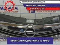 Решетка радиатора Opel Astra H 1320370. Сломано крепление.