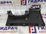 Накладка на торпедо Opel Astra H 13239803. Дефект.