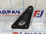 Кронштейн передней балки правый Opel Astra H 90498747.