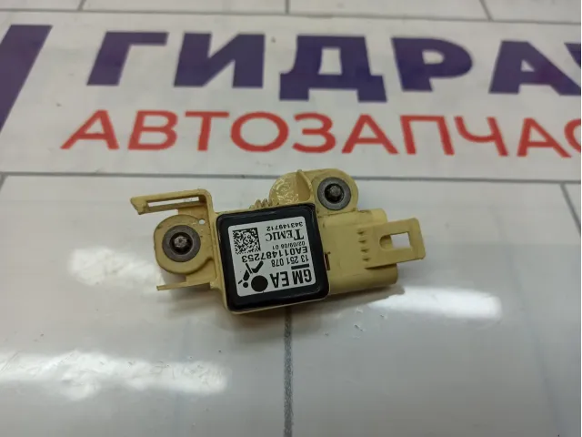 Датчик AIR BAG Opel Astra H 13251078