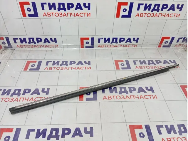 Накладка стекла переднего правого Opel Astra (H) 24469112