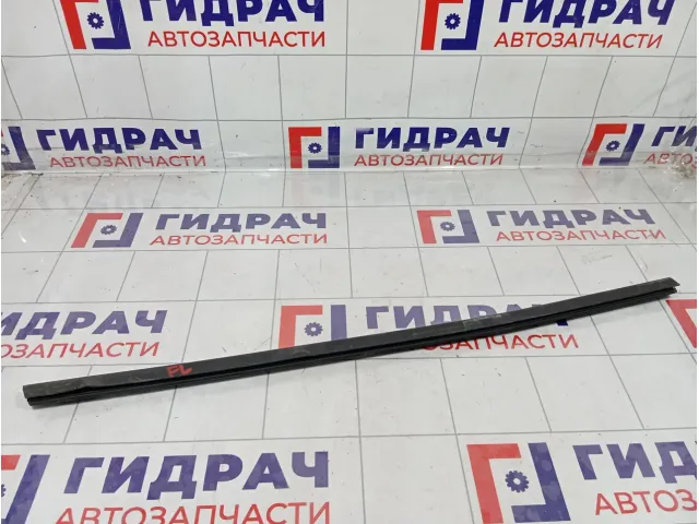 Уплотнитель стекла переднего левого Opel Astra (H) 24468022