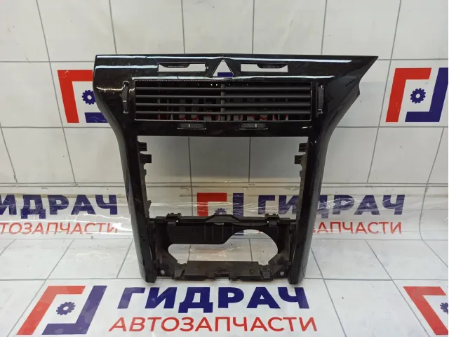 Рамка магнитолы Opel Astra (H)