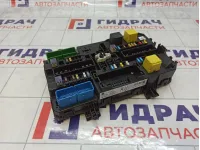 Блок предохранителей Opel Astra (H) 13220832