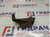 Кронштейн двигателя правый Opel Astra (H) 13189381