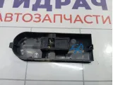 Кнопка стеклоподъемника правая Opel Astra (H) 13228709