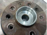 Кулак поворотный передний правый Opel Astra (H) 5308035