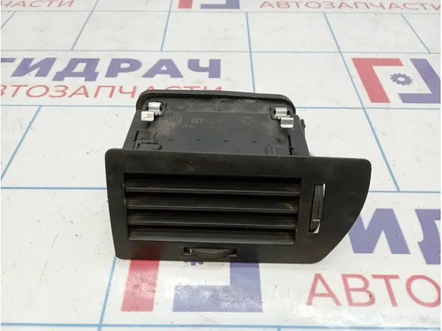 Дефлектор воздушный правый Opel Astra (H) 6814864