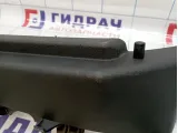 Кронштейн полки багажника правый Opel Astra (H) 7236130