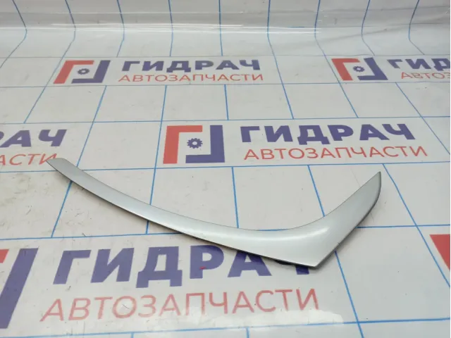 Накладка двери передней правой Opel Astra (J) 13259072. Царапины, сломано крепление.