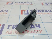 Кнопка стеклоподъемника задняя левая Opel Astra (J) 13301888. Дефект накладки.