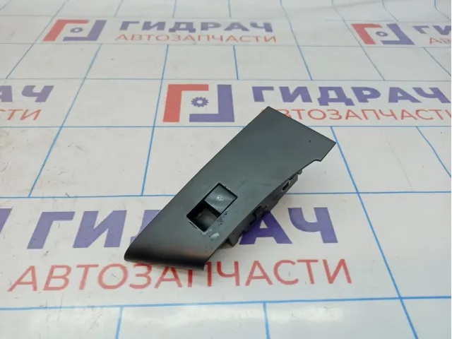 Кнопка стеклоподъемника передняя правая Opel Astra (J) 13301886. Дефект накладки.