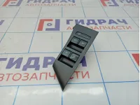 Блок управления стеклоподъемниками Opel Astra (J) 13305011. Дефект накладки.