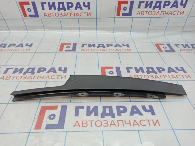 Накладка двери передней правой Opel Astra (J) 13260040. Вмятина.