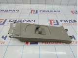 Обшивка стойки средней правой верхняя Opel Astra J 2225200. Потертость.
