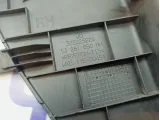 Держатель задней полки правый Opel Astra J 2226412. Царапины.