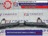 Направляющая заднего бампера центральная Opel Astra J 1406107. Дефект.
