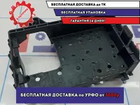Корпус блока предохранителей Opel Astra J 13302305. Дефект.