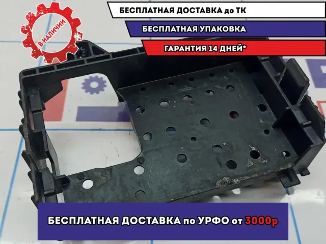 Корпус блока предохранителей Opel Astra J 13302305. Дефект.