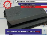 Крышка блока предохранителей Opel Astra J 13302323. Царапины, сломаны крепления.