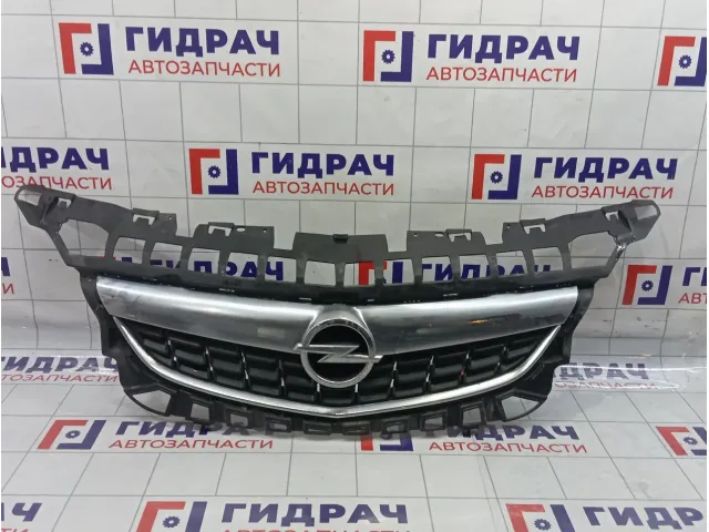Решетка радиатора Opel Astra (J) 13300949