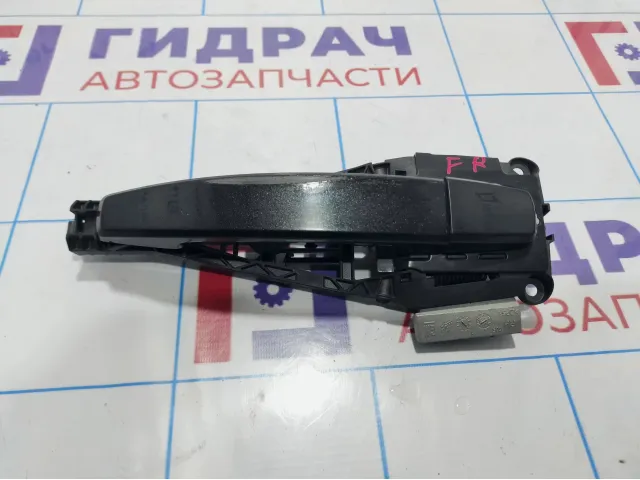Ручка двери наружная передняя правая Opel Astra (J) 138616. Царапина.