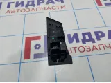 Кнопка стеклоподъемника Opel Astra (J) 13301886.