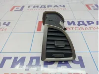 Дефлектор воздушный в торпедо правый Opel Astra (J) 13300551.