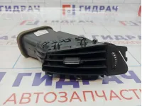 Дефлектор воздушный в торпедо центральный правый Opel Astra (J) 13300570.
