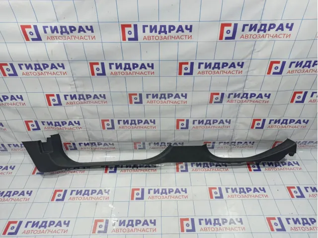 Накладка порога (внутренняя) правая Opel Astra (J) 13300302. Царапины.