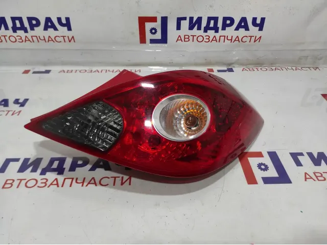 Фонарь задний правый Opel Corsa (D) 13186351. Дефект.