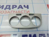 Накладка блока управления отопителем Opel Corsa (D) 13222597. Дефекты.