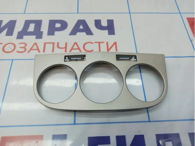 Накладка блока управления отопителем Opel Corsa (D) 13222597. Дефекты.