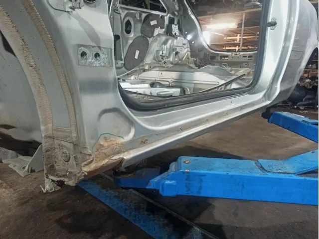 Порог левый Opel Corsa (D) . Дефект.