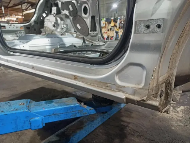 Порог правый Opel Corsa (D) . Дефект.