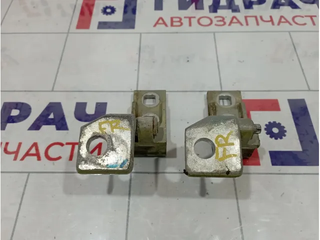 Петли двери передней правой Opel Corsa D