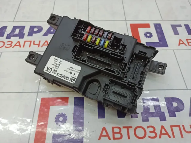 Блок предохранителей Opel Corsa 13265078