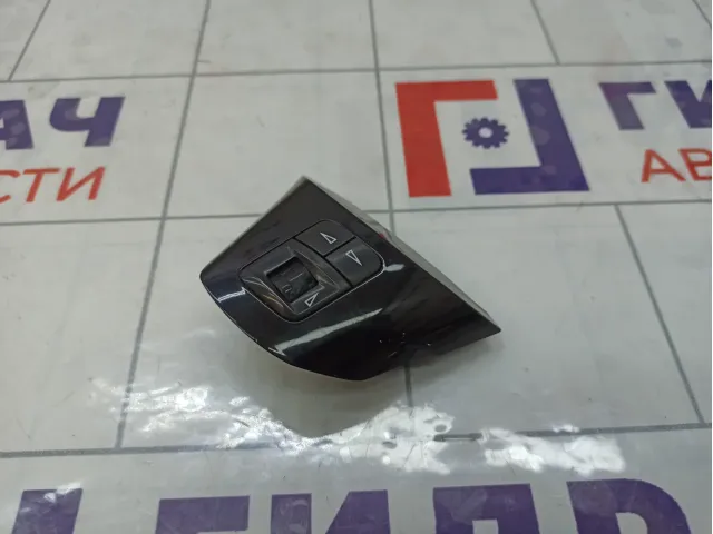 Блок кнопок в рулевое колесо Opel Corsa 13222331