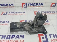 Кронштейн усилителя бампера передний левый Opel Corsa 13191880