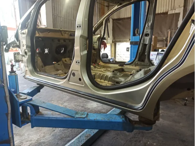 Порог со стойкой левый Opel Corsa D