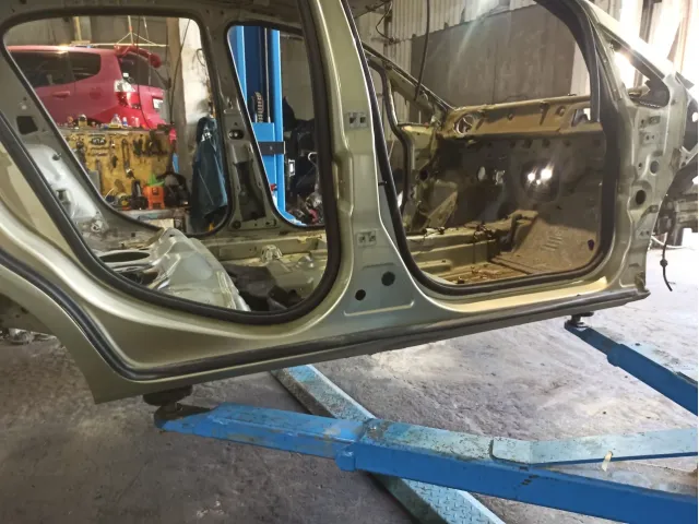 Порог со стойкой правый Opel Corsa D