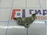 Кронштейн петли капота правый Opel Corsa D 13186900