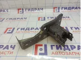 Кронштейн усилителя переднего бампера правый Opel Corsa D 13191881