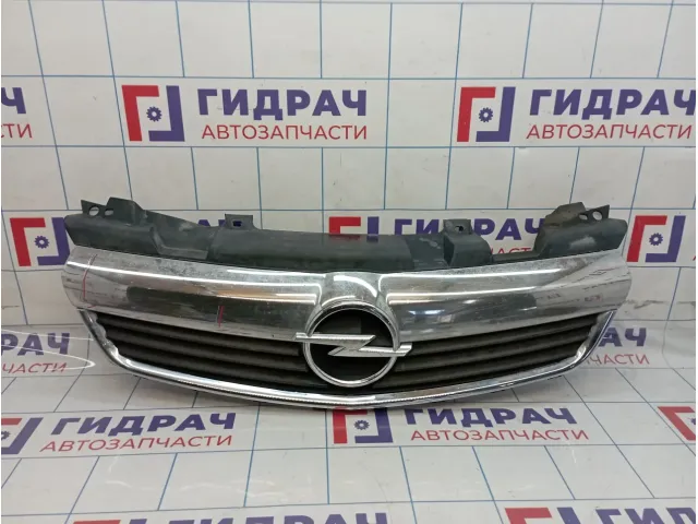 Решетка радиатора Opel Zafira (B) OP07027GA