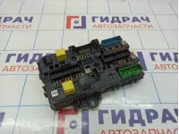 Блок предохранителей Opel Zafira (B) 13220832