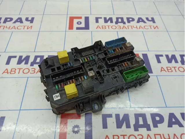 Блок предохранителей Opel Zafira (B) 13220832