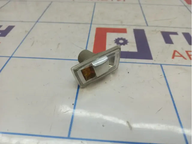 Повторитель на крыло Opel Zafira (B) 13252455